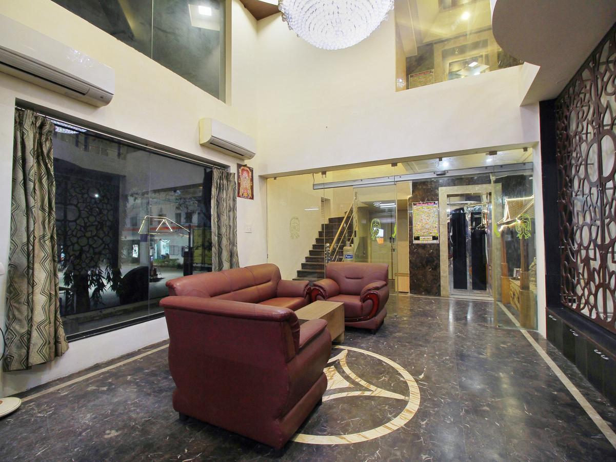 Oyo 11489 Pkn Classic Regency مادوراي المظهر الخارجي الصورة